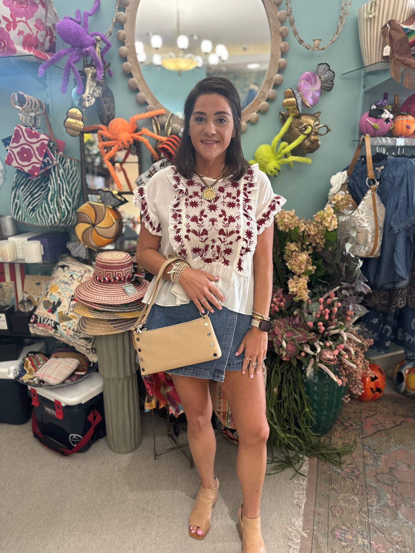 TOP EMBROIDERED CAP SLEEVE