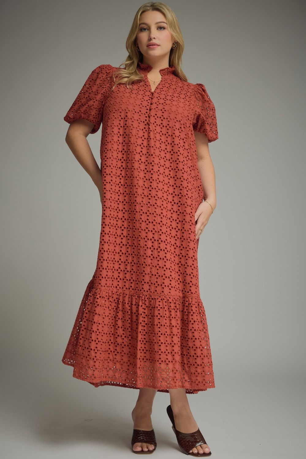 Entro Dress Eyelet Short Puff Sleeve Midi Plus BURGUNDY