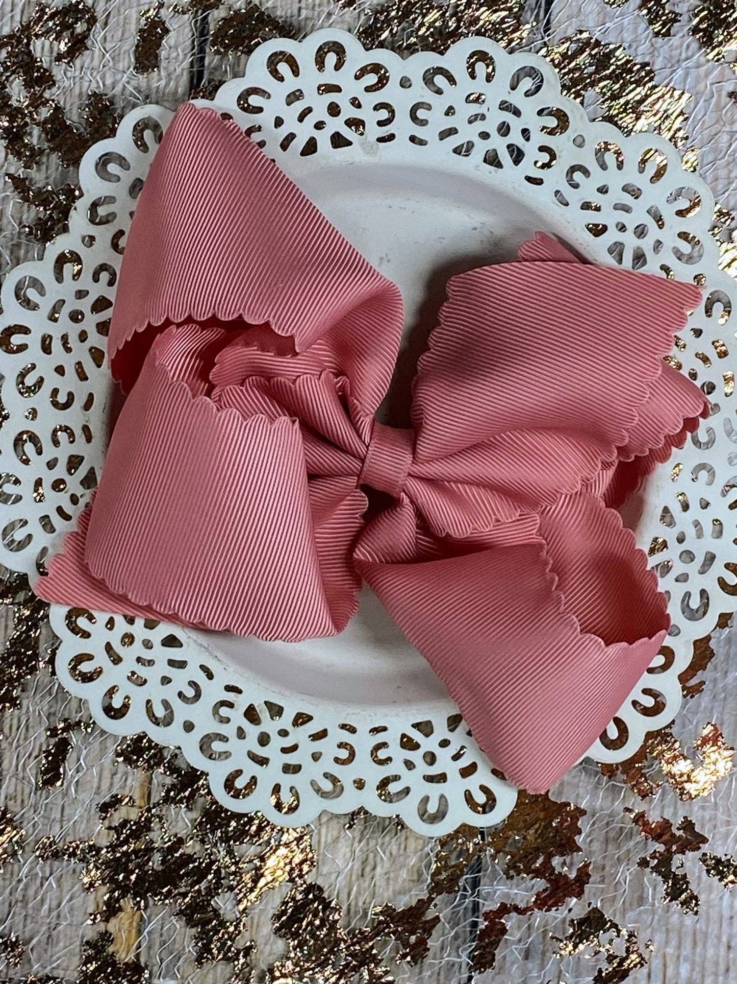 Bow Oversize Scalloped - Alligator Clip - 5.5"
