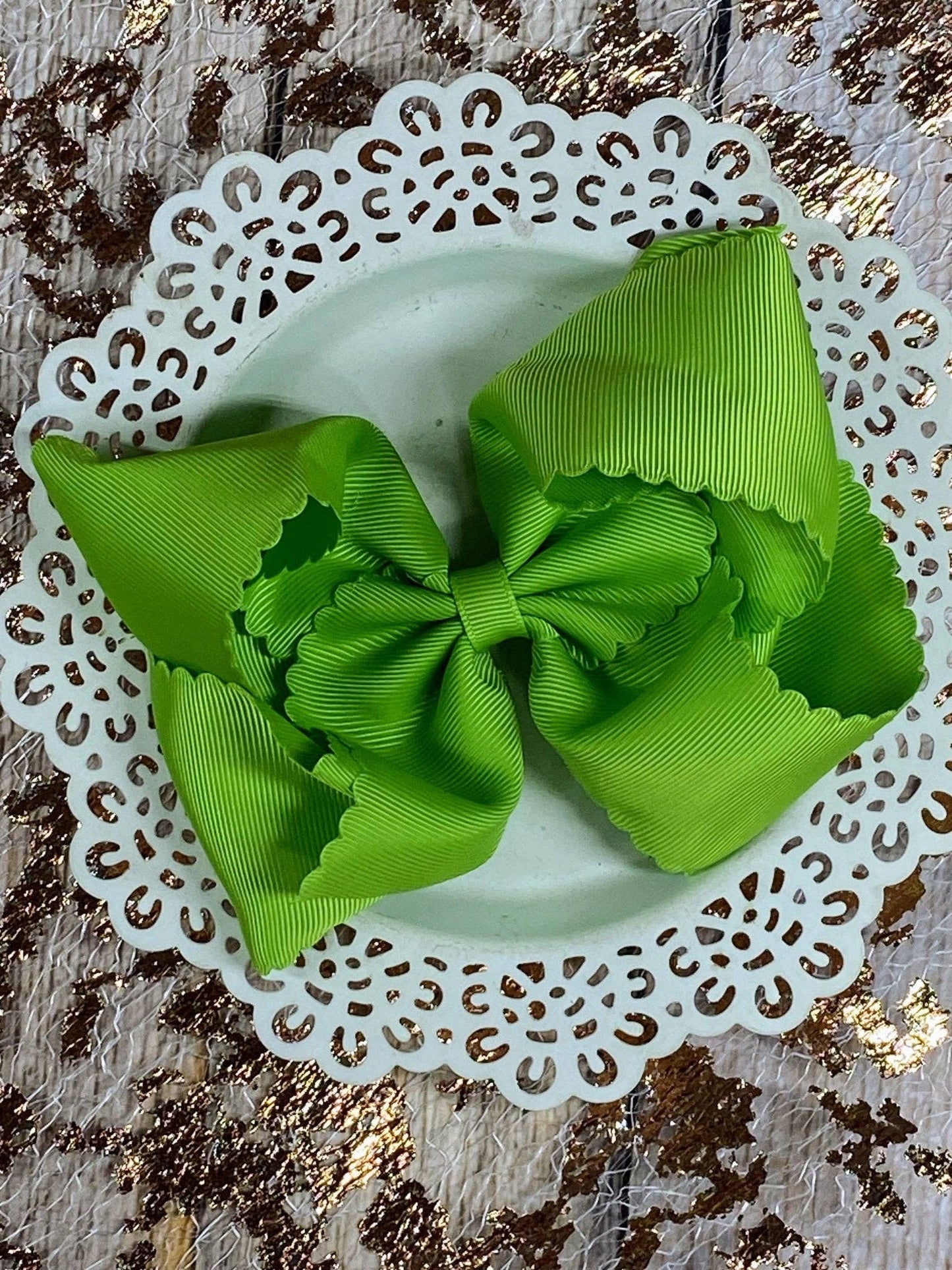 Bow Oversize Scalloped - Alligator Clip - 5.5"