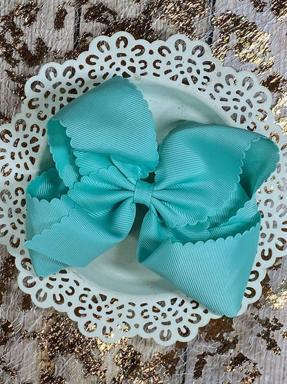 Bow Oversize Scalloped - Alligator Clip - 5.5"