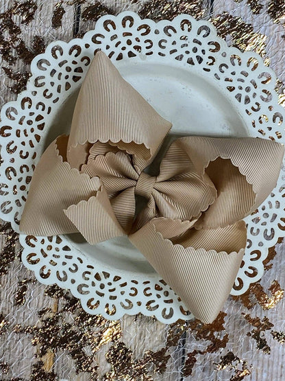 Bow Oversize Scalloped - Alligator Clip - 5.5"