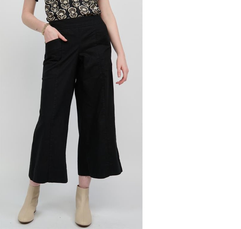 black crop pant