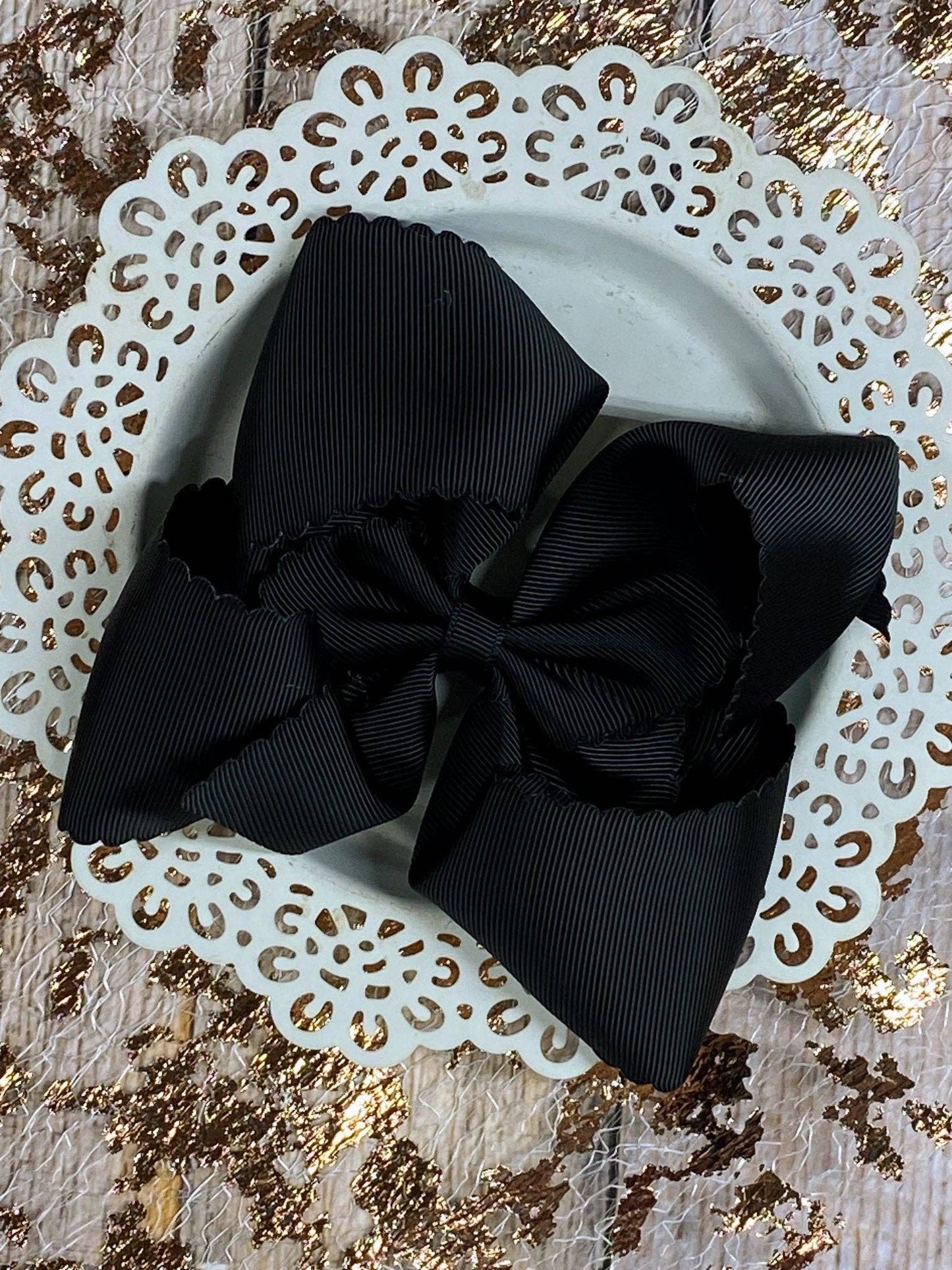 Bow Oversize Scalloped - Alligator Clip - 5.5"