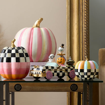 BOO FAMILY CAR TRICK OR TREAT