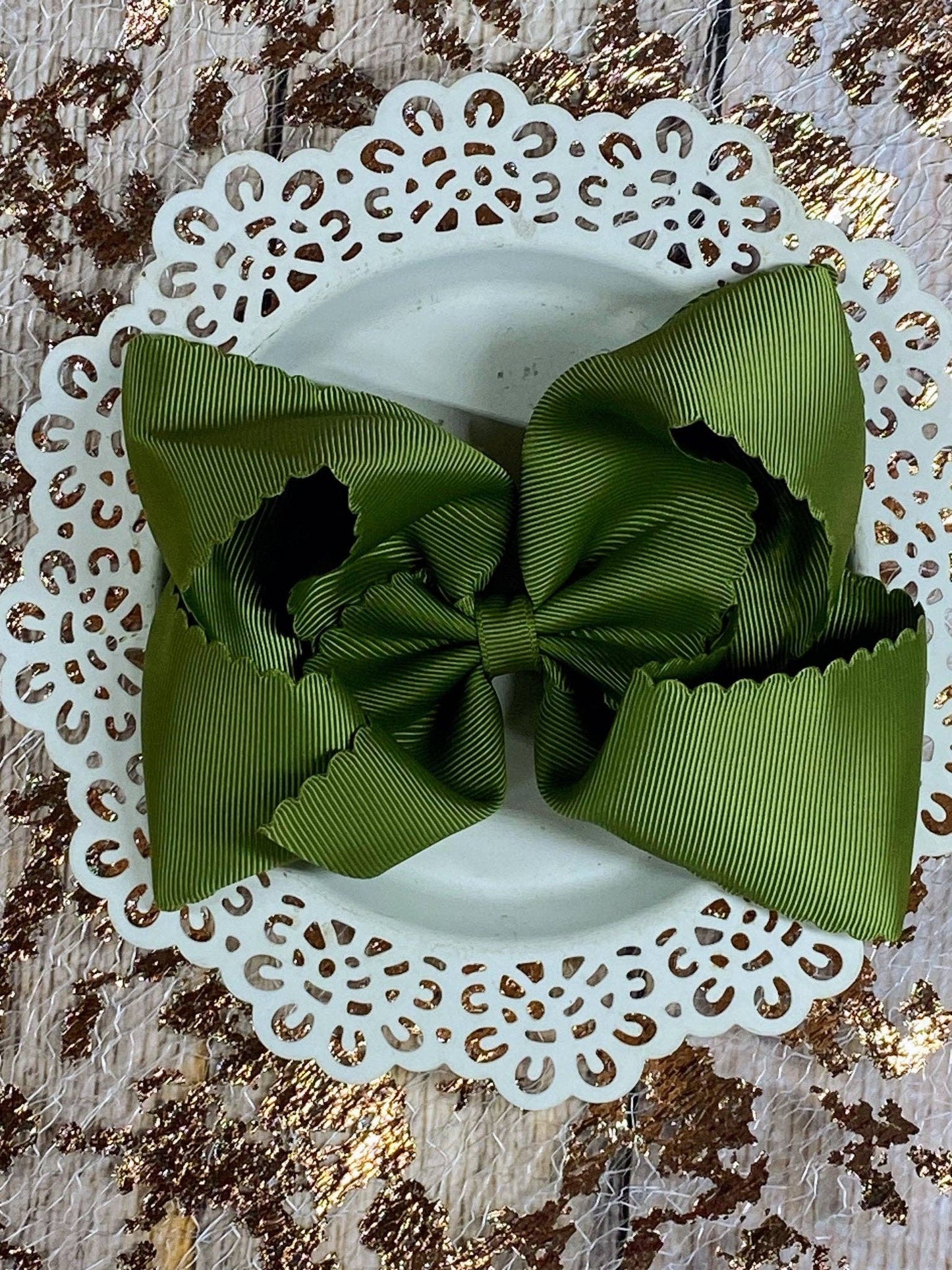 Bow Oversize Scalloped - Alligator Clip - 5.5"