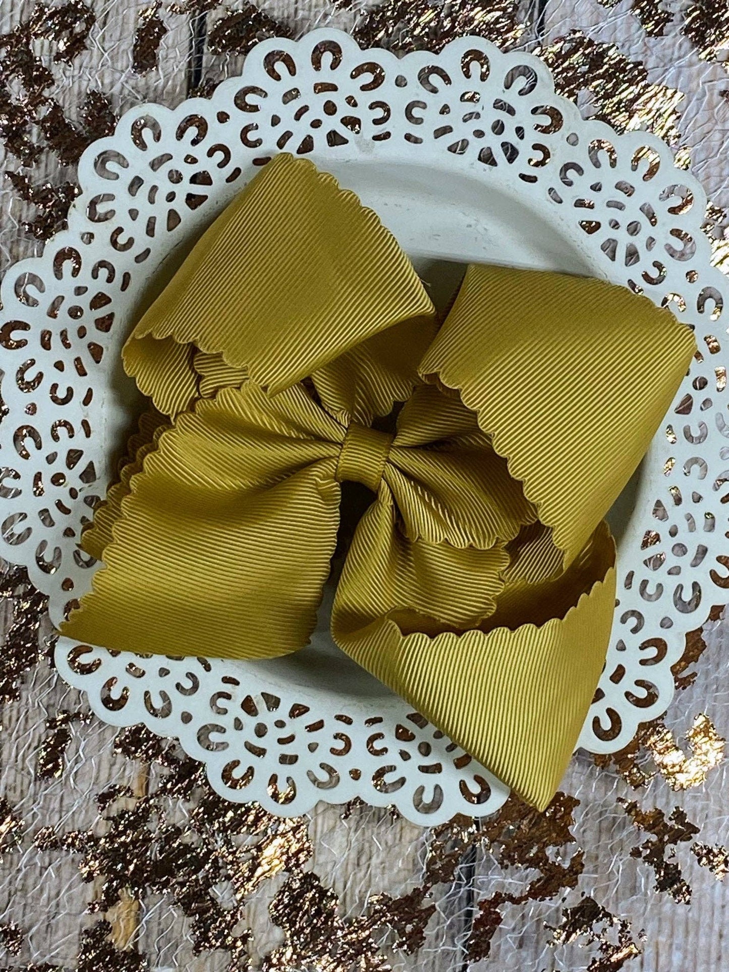 Bow Oversize Scalloped - Alligator Clip - 5.5"