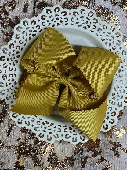 Bow Oversize Scalloped - Alligator Clip - 5.5"
