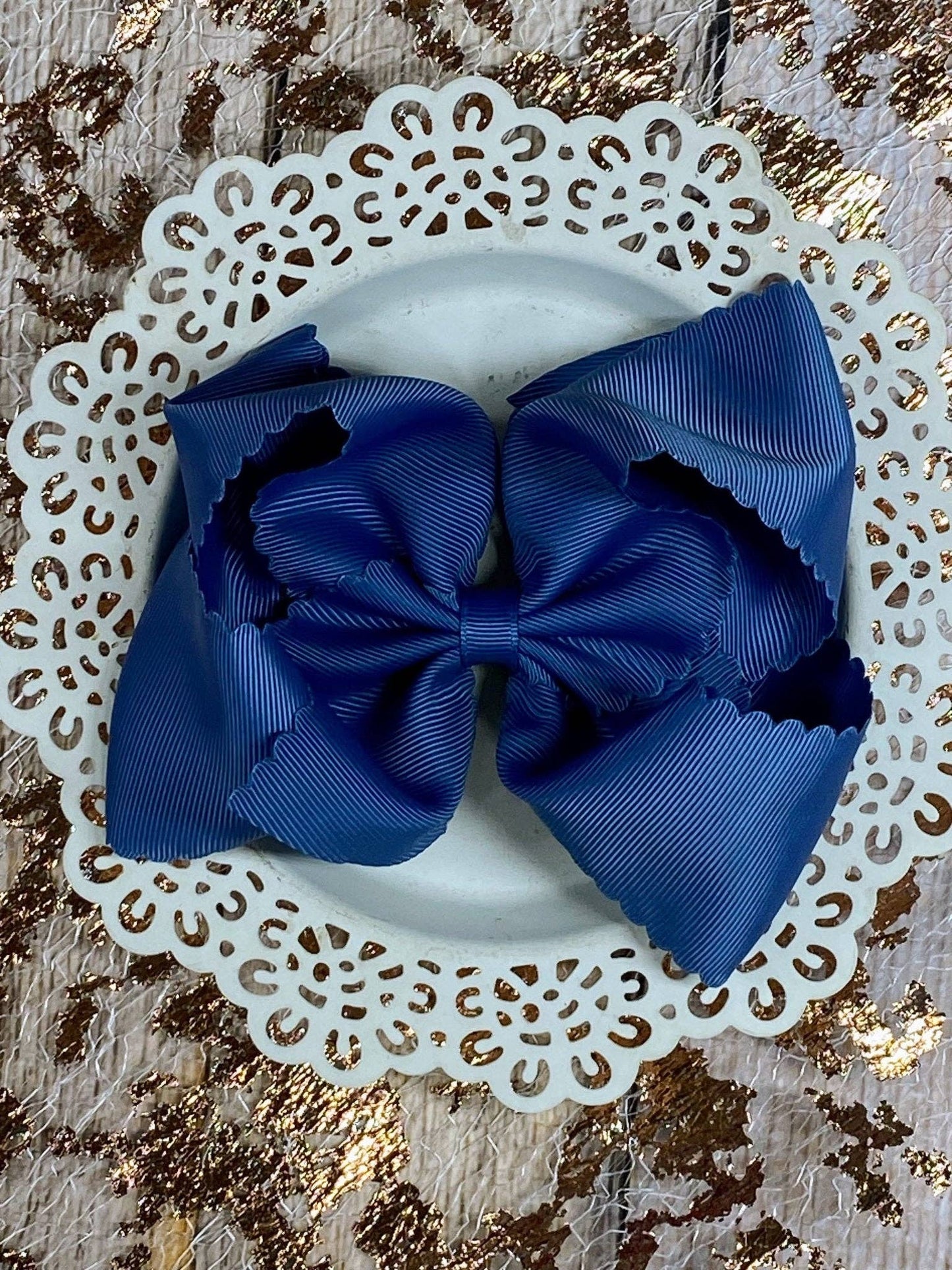 Bow Oversize Scalloped - Alligator Clip - 5.5"