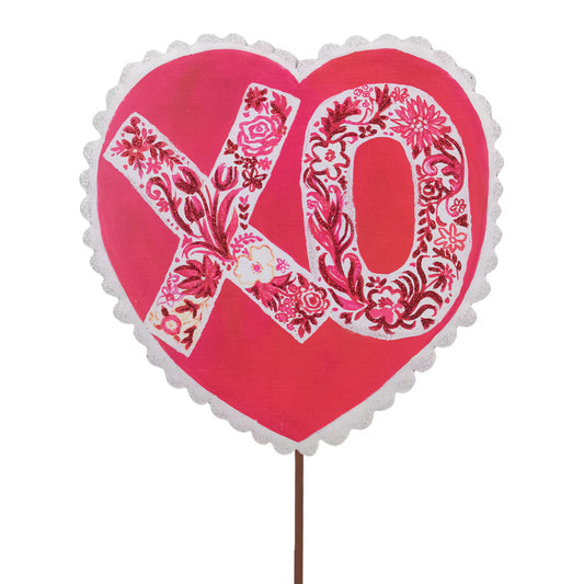 red scalloped heart with XO 