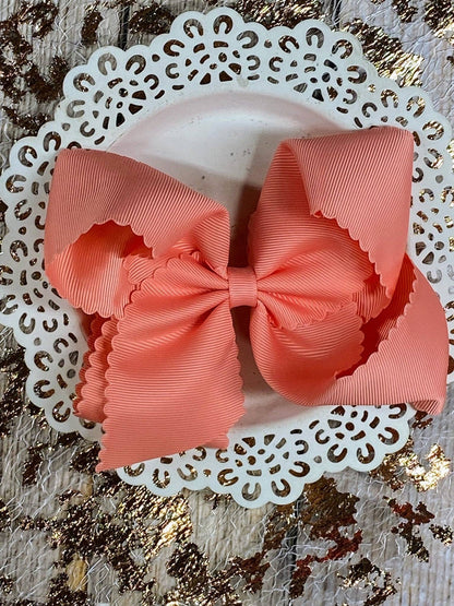 Bow Oversize Scalloped - Alligator Clip - 5.5"
