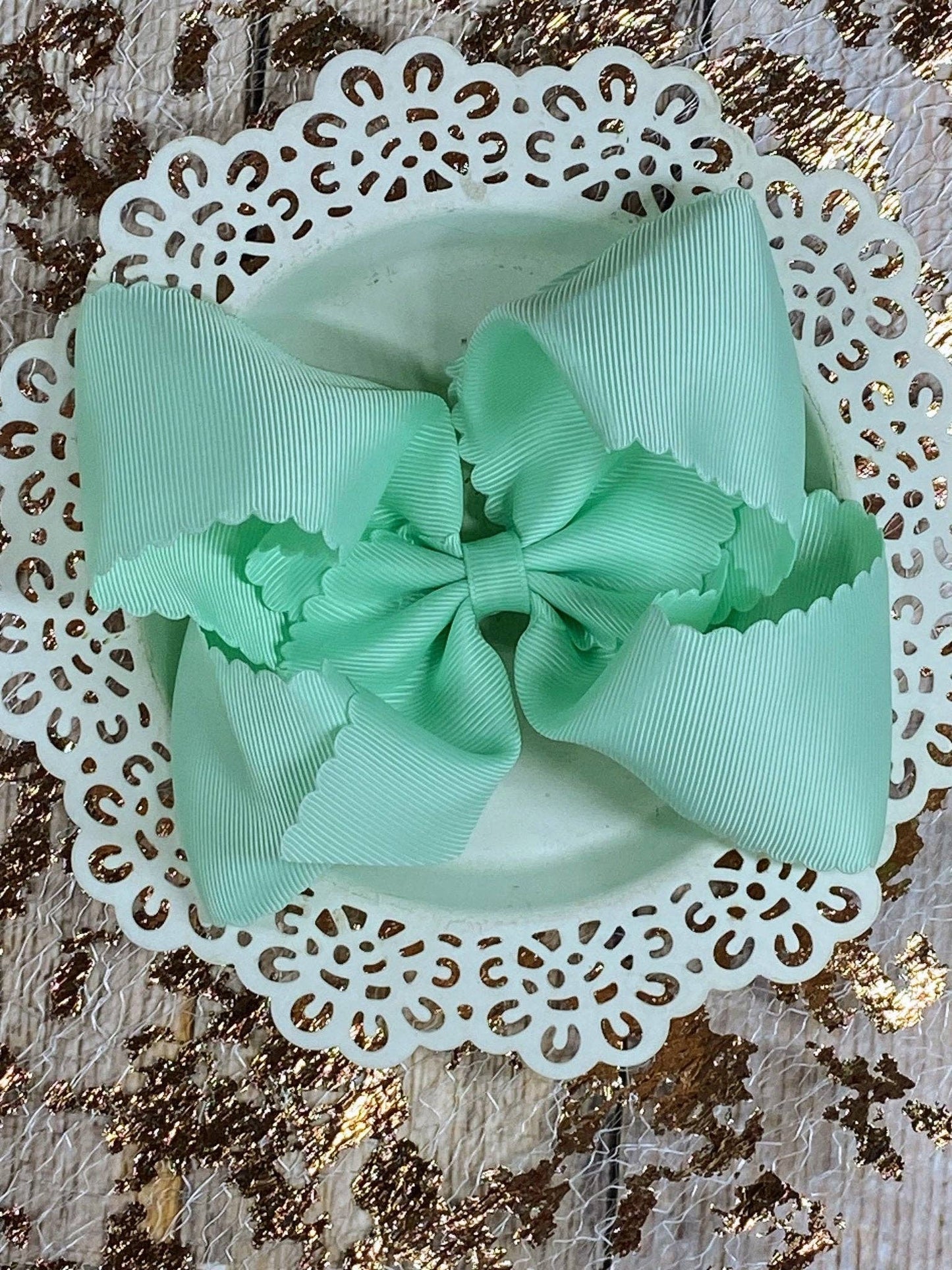 Bow Oversize Scalloped - Alligator Clip - 5.5"