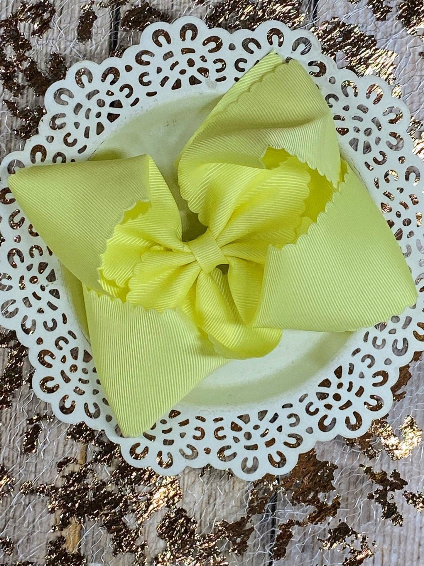 Bow Oversize Scalloped - Alligator Clip - 5.5"