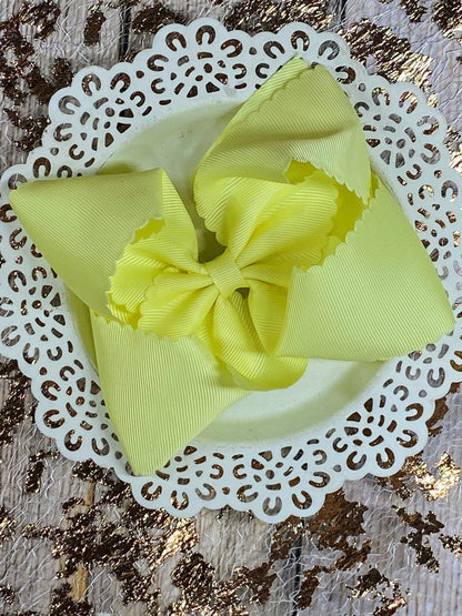 Bow Oversize Scalloped - Alligator Clip - 5.5"