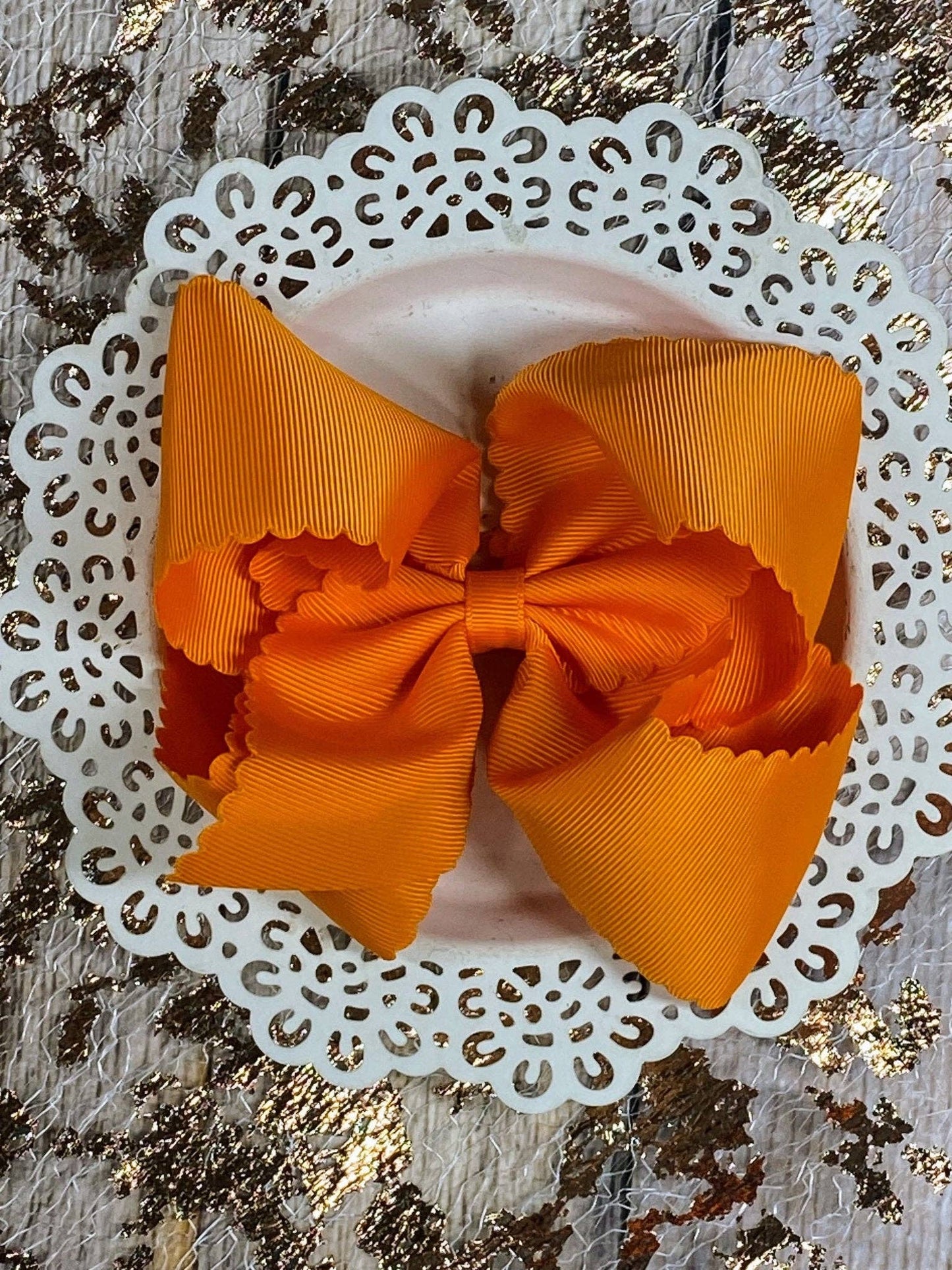 Bow Oversize Scalloped - Alligator Clip - 5.5"