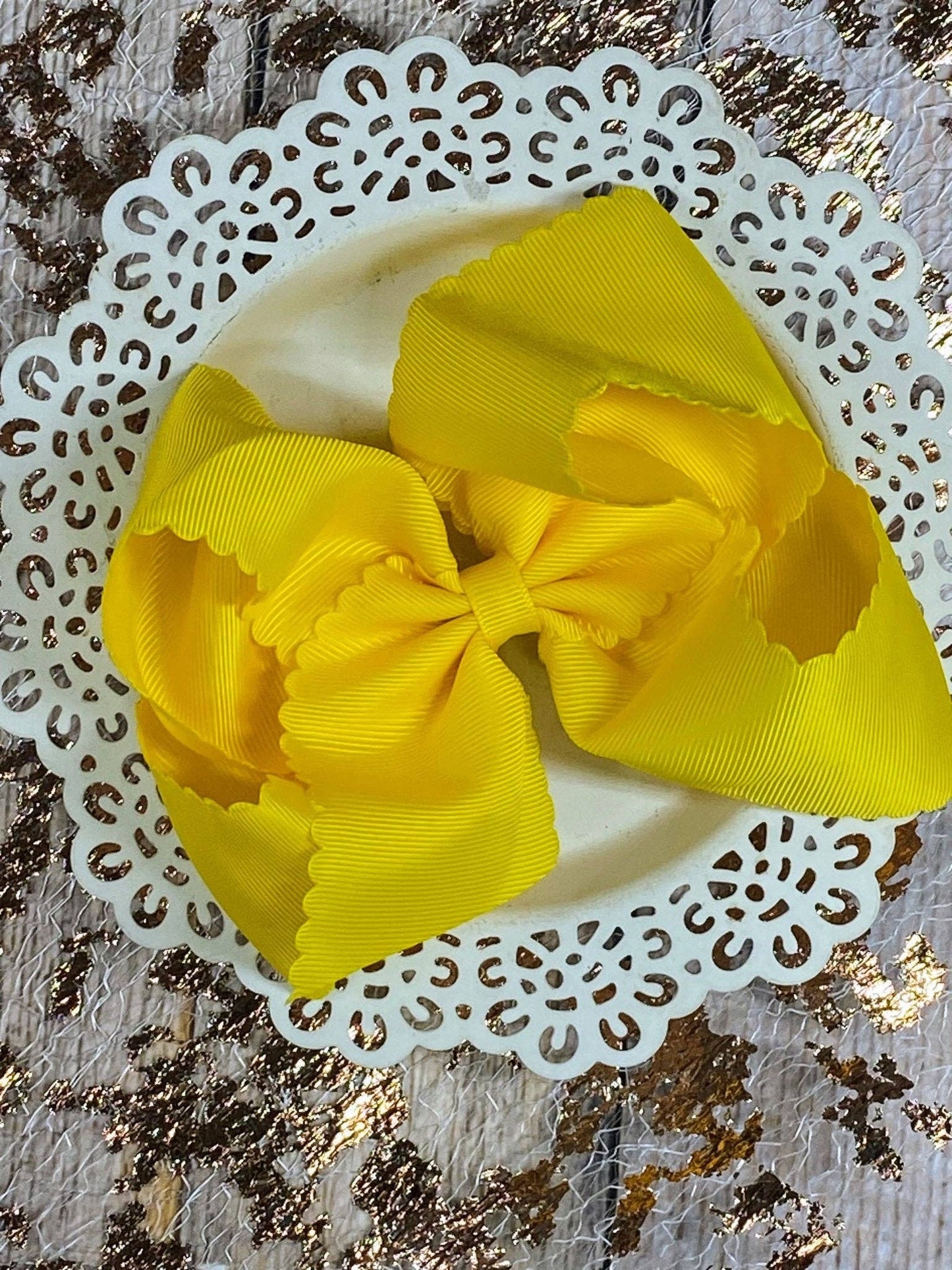 Bow Oversize Scalloped - Alligator Clip - 5.5"